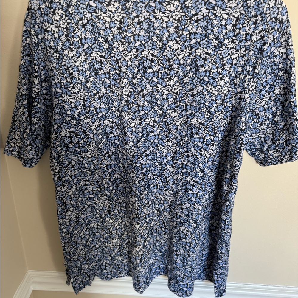 J. Jill Women’s Sz M Blue Floral Pima-Slub Scoop Neck T-Shirt With Side Slits - Picture 5 of 6